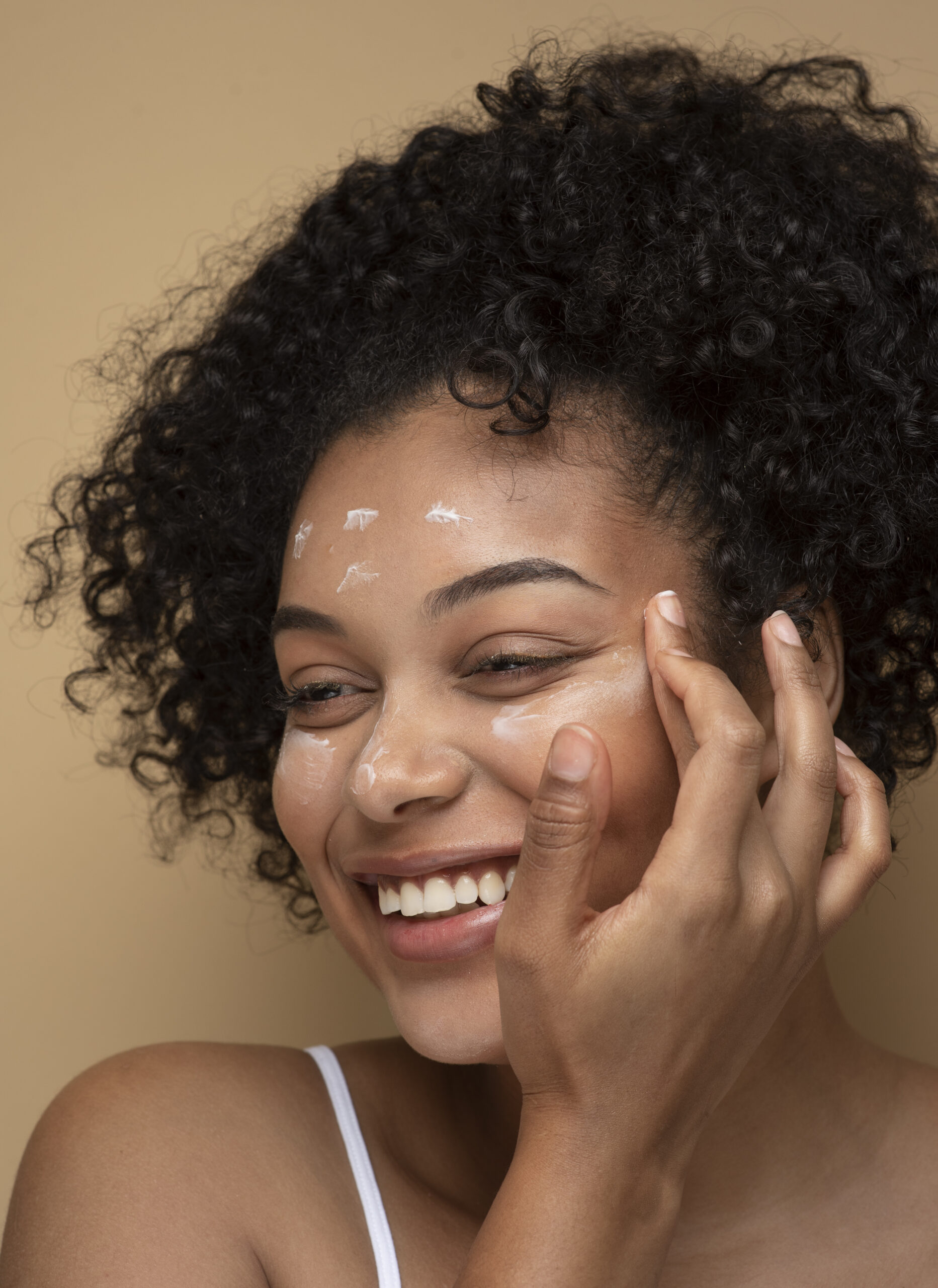 consultoria de skincare para peles negras madura dra thais caetano